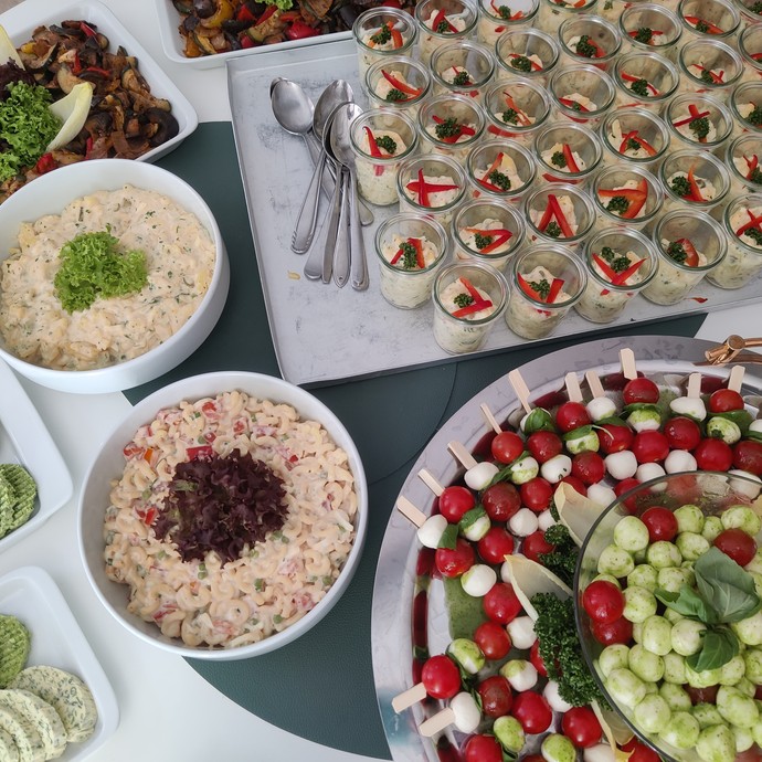 Das Buffet (vergrößerte Bildansicht wird geöffnet)