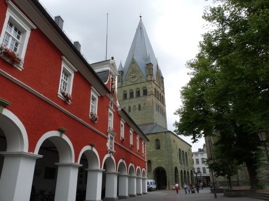 Soester Rathaus und Patrokli-Dom, Foto: Dieter Schütz, pixelio