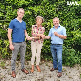 v. l. n. r.: Benjamin Redeker, Leiter der LWL-Schulverwaltung Soest, Ulla Grube und Christof Marquet, Leiter des LWL-BBW Soest
